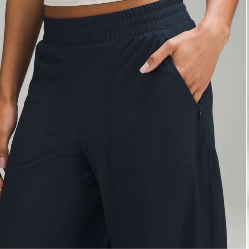 Lululemon Swift Wide-Leg Mia-Rise Pant *Full Length True Navy. Size 6 in EUC. - Picture 4 of 9